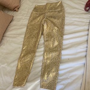 Carbon 38 medium gold leopard cheetah print leggings